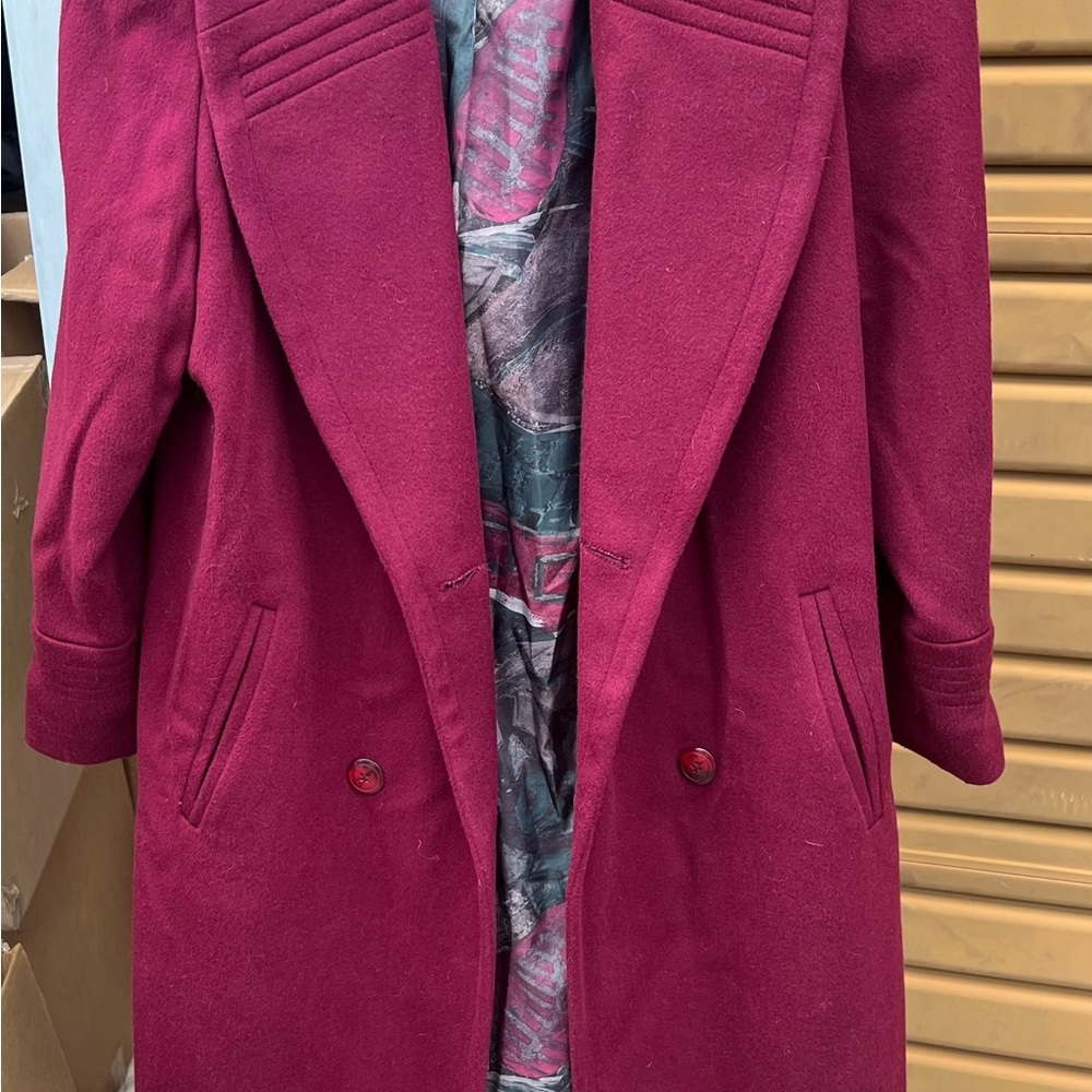 Maroon Trench Coat with Wide Lapels and Structured Tailoring